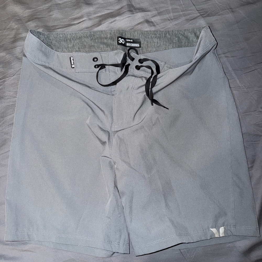 Hurley Men’s Light Gray Athletic Boardshorts with Black Drawstring